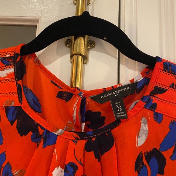 Banana Republic Petite Floral Blouse - Picture 2 of 4